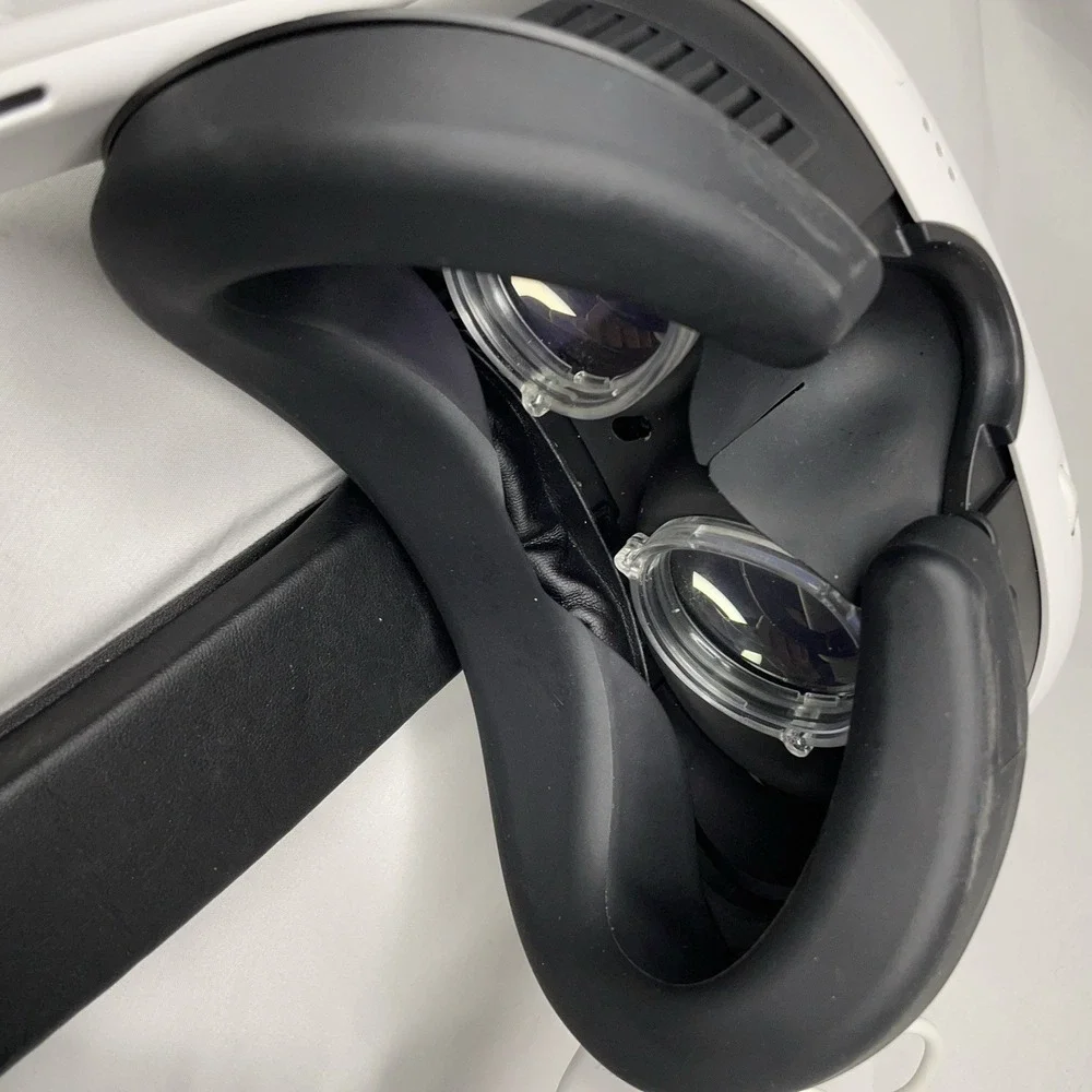 Meta Oculus Quest 3 VR Headset 128GB Starter Kit Battery Strap Lens Protectors